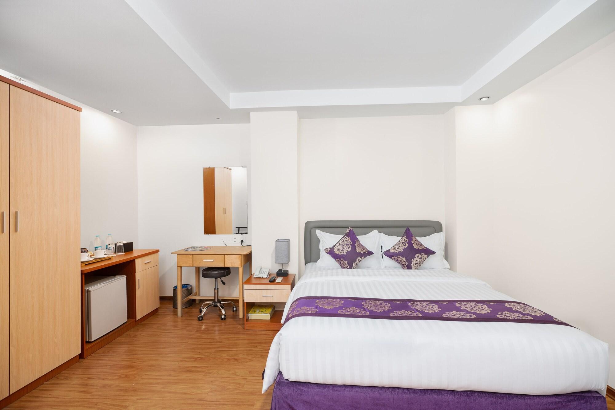 The Hub Hotel Yangon Exterior photo
