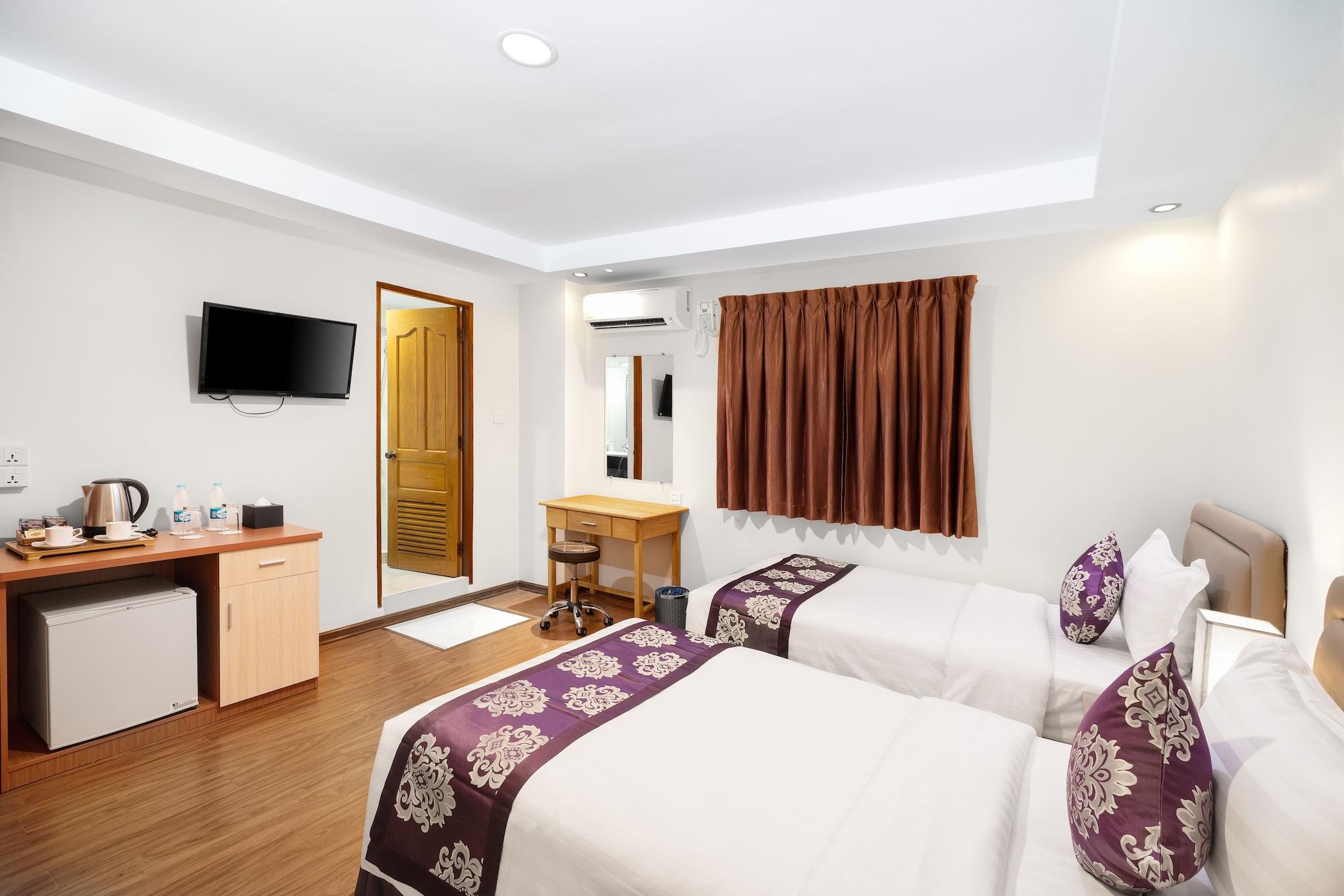 The Hub Hotel Yangon Exterior photo