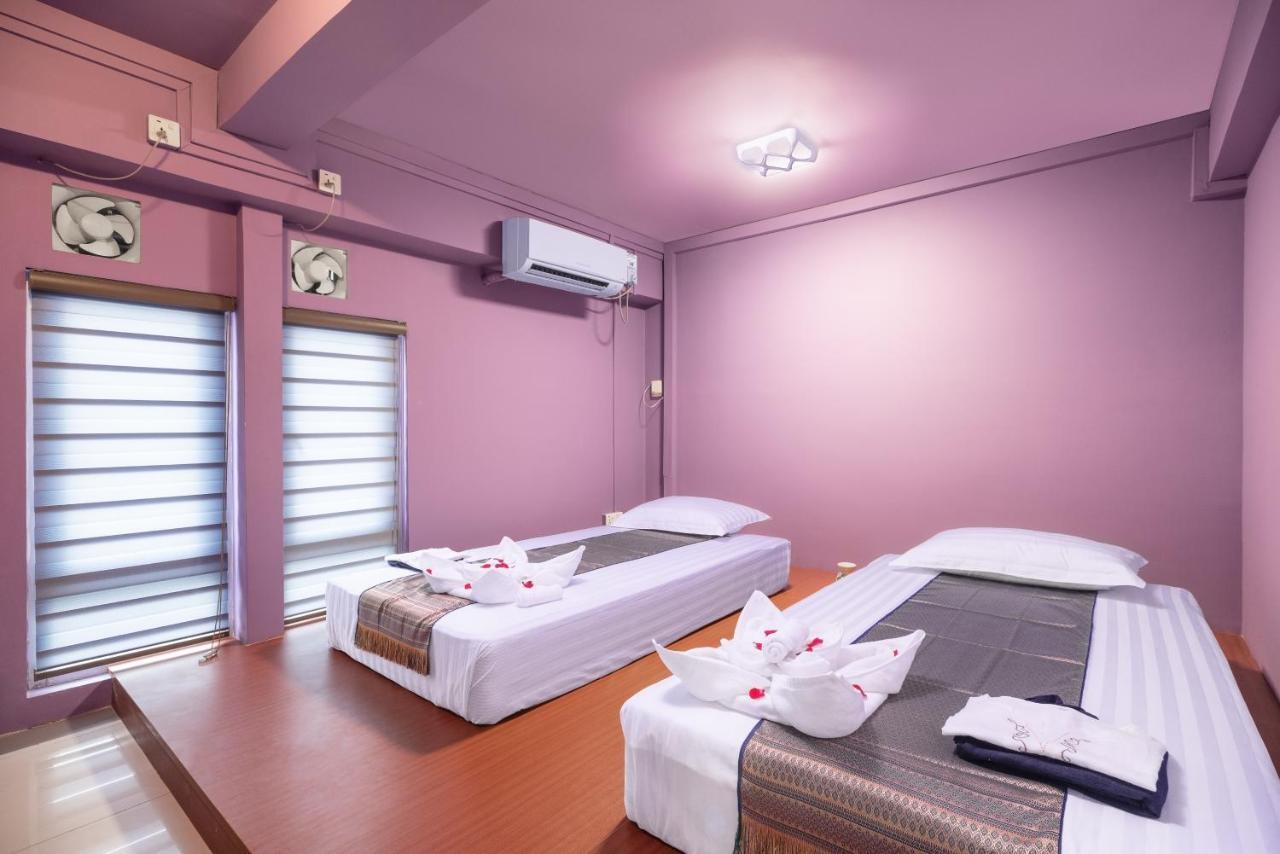 The Hub Hotel Yangon Exterior photo